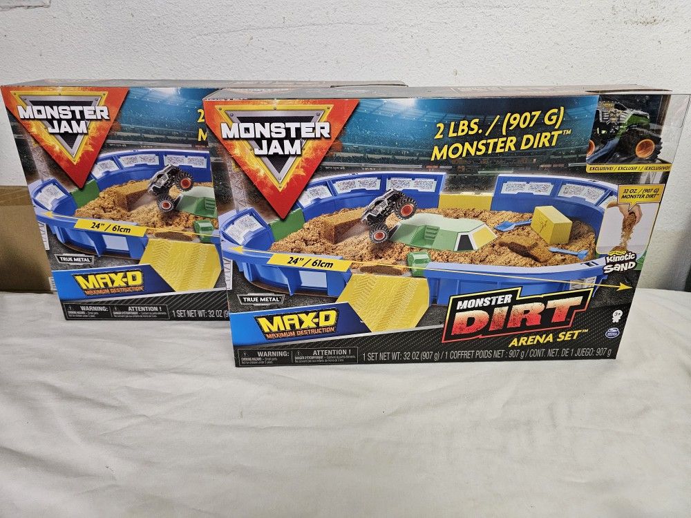 Monster Jam, Monster Dirt Arena 24-Inch Playset with 2lbs of Monster Dirt and Exclusive 1:64 Scale Die-Cast Monster Jam Truck