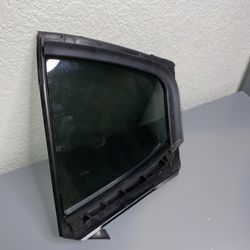 2014-2018 Mazda 3 Rear Right Quarter Glass Assembly 43R-000070 / E000472