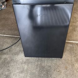 Barely used Hisense Mini fridge