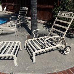 2 Outdoor lounge chairs  FREE!