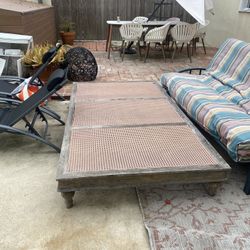 FREE COFFEE TABLE outside/indoors