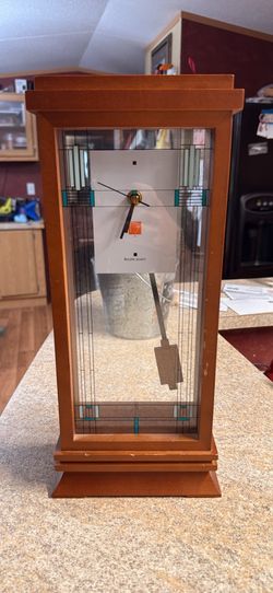 Frank Lloyd wright collection Bulova quartz mantel clock