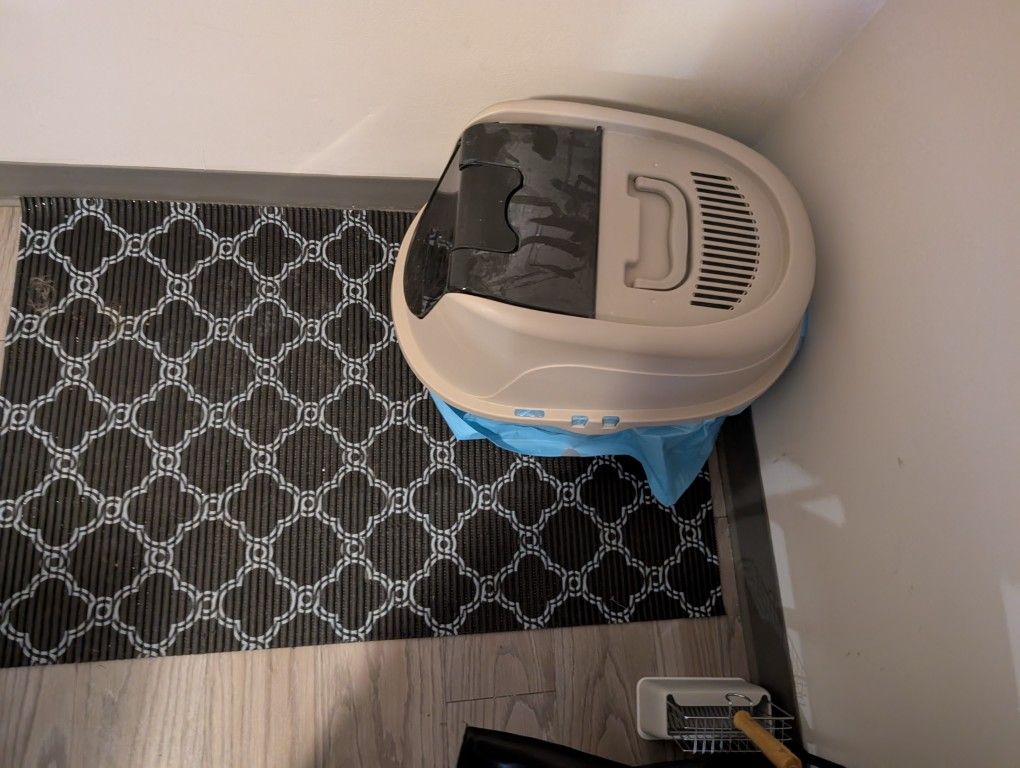 Used Litterbox, Mat And Other Pet Supples