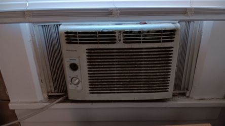 AC-Really Kicks Out Good Air!