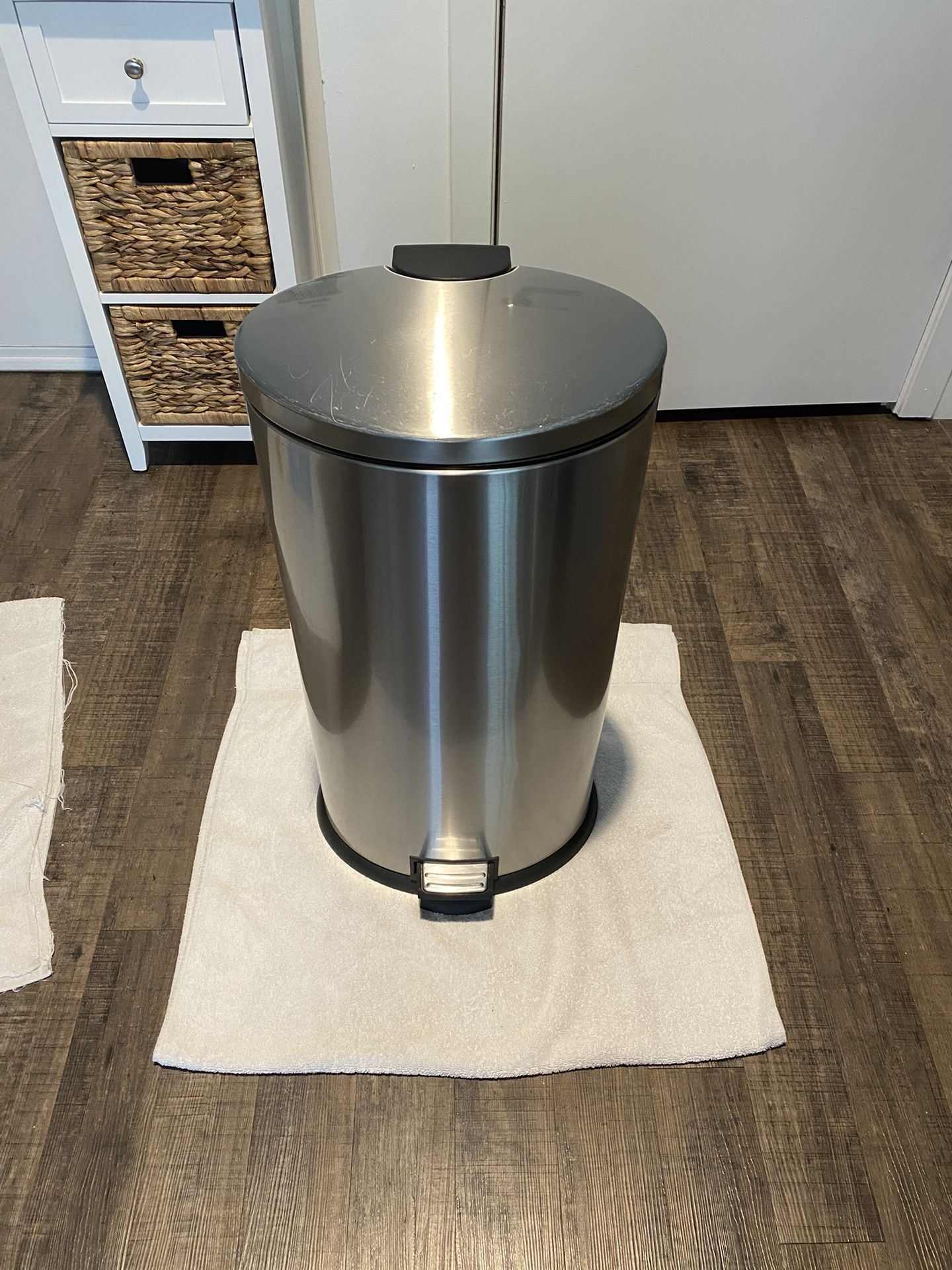 Stainless steel trash Can 