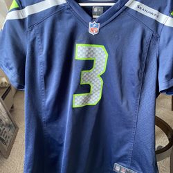 Womens XL Russell Wilson Jersey And Beanie 