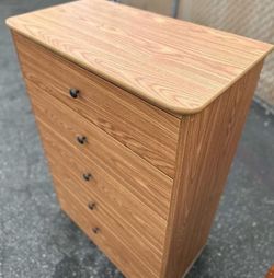 5  drawer oak wood color