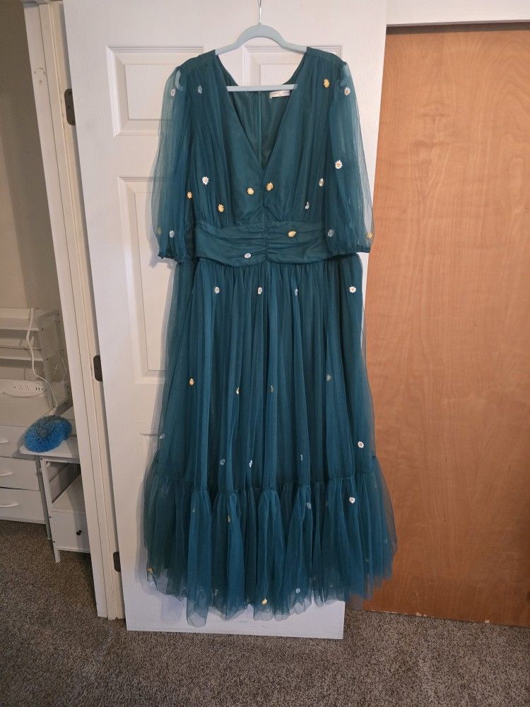 Green Dress with Embroidered Daisies