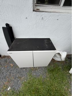 Free storage cabinet