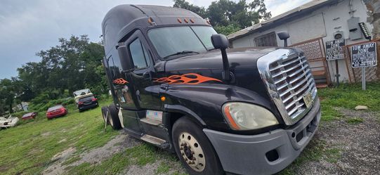 2013 Frieghtliner Truck Sleeper cabin