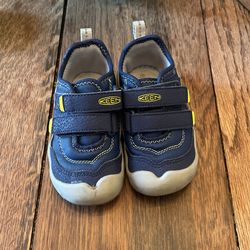 Toddler Boy Keens Size 6