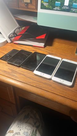 3 iPods (different generations) and 2 iPhones. All in working order.