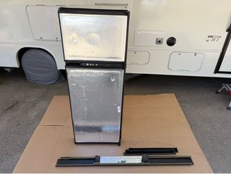 Norcold N8XRT 8 cubic foot RV refrigerator
