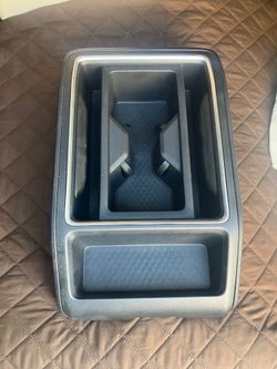 Grand Highlander 2nd roll cup holder console