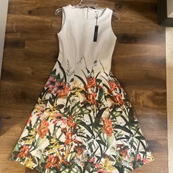 Tahari brand Woman’s Floral Dress, -Color: White, -Size: XSmall, -NWT