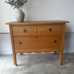 Solid Oak Vintage Dresser w/ Mirror – Antique Hepplewhite Style, Sturdy Build