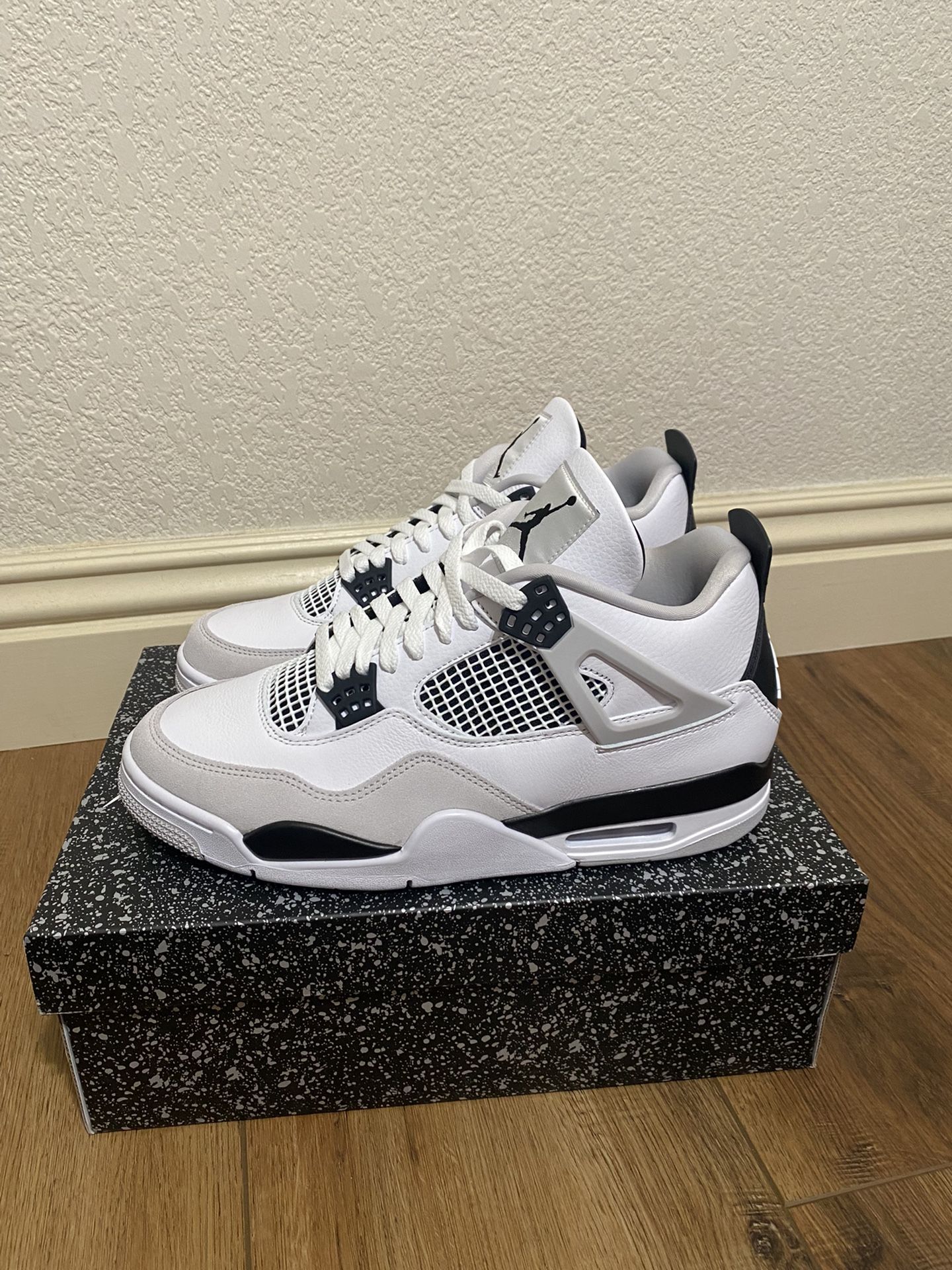 Air Jordan 4 Military Black New (10, 11, 13)