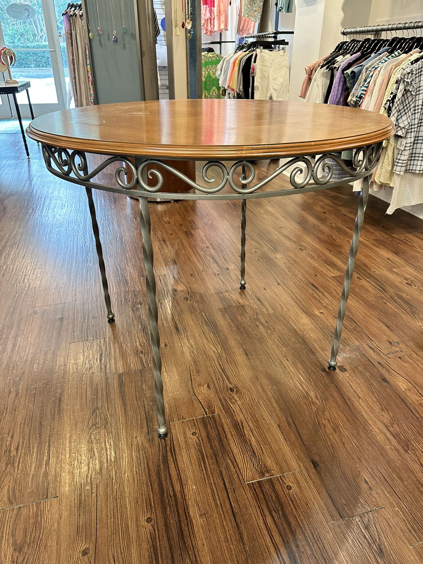 Display/dining table