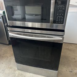 STOVE AND MICROWAVE COMBO 