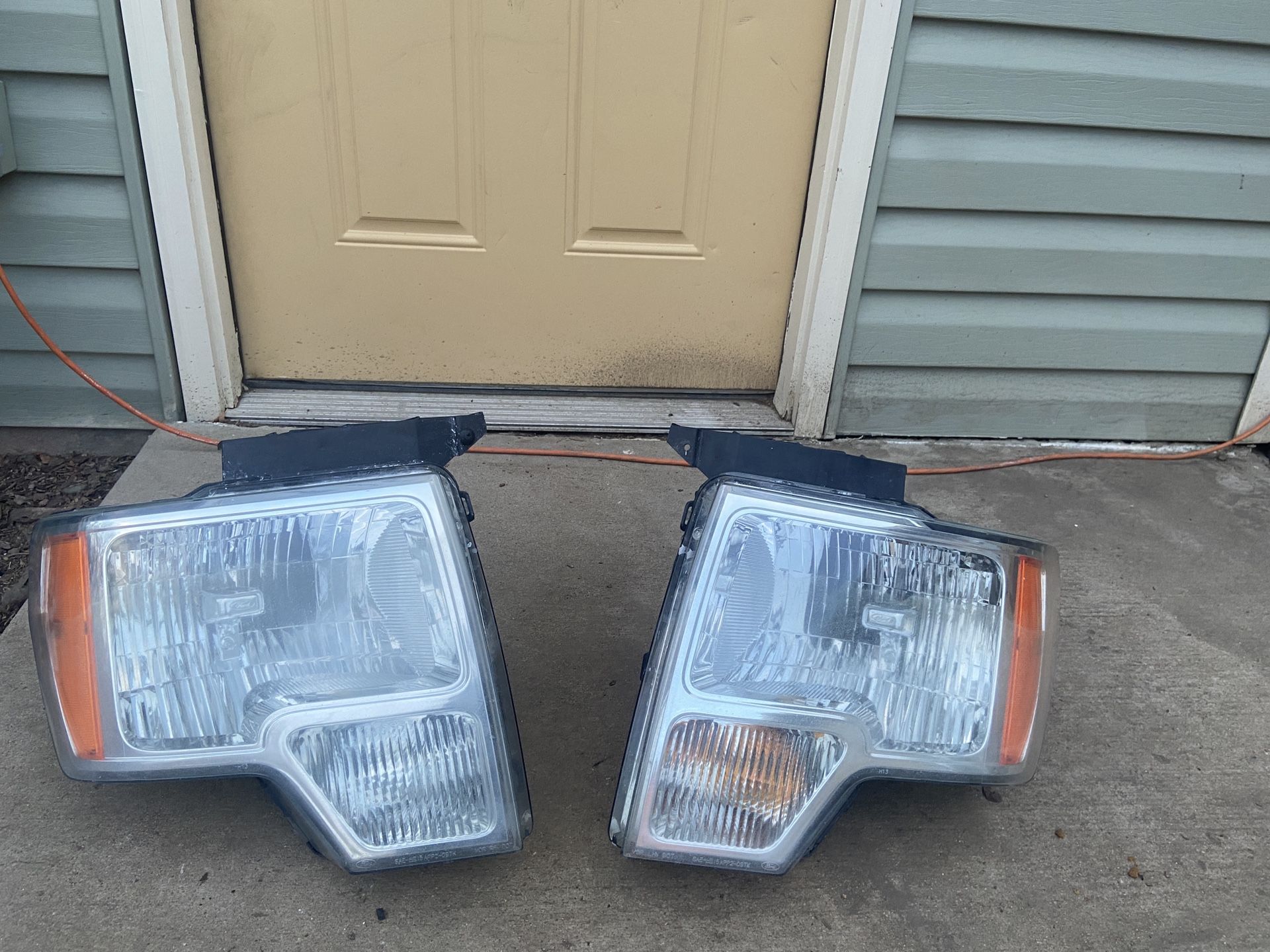 2014 Ford F150 Headlight With Bulbs