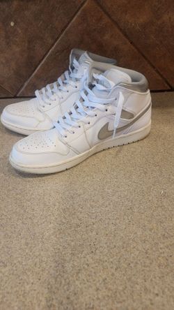 Nike mid shoes