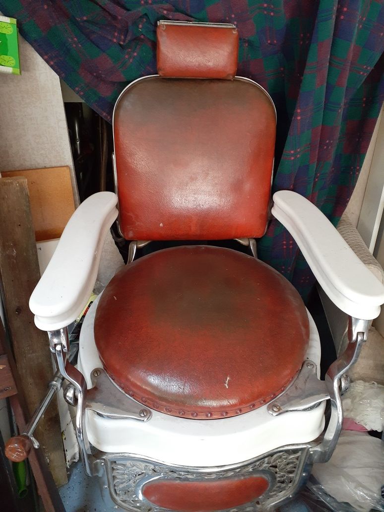 Barber chair antique 1900