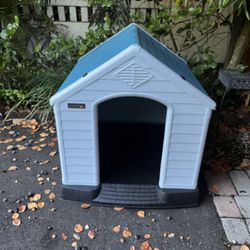 Destar Waterproof Plastic Outdoor Dog House Puppy Kennel Shelter w/ Air Vents and Elevated Floor