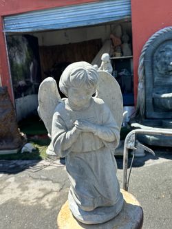 Angle statue