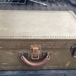 WW2 Military Trunk With Tray.  Seapack?