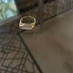 Avon ring. $5. Size 8. Everett/Melvin Avenue / Broadway pick up area