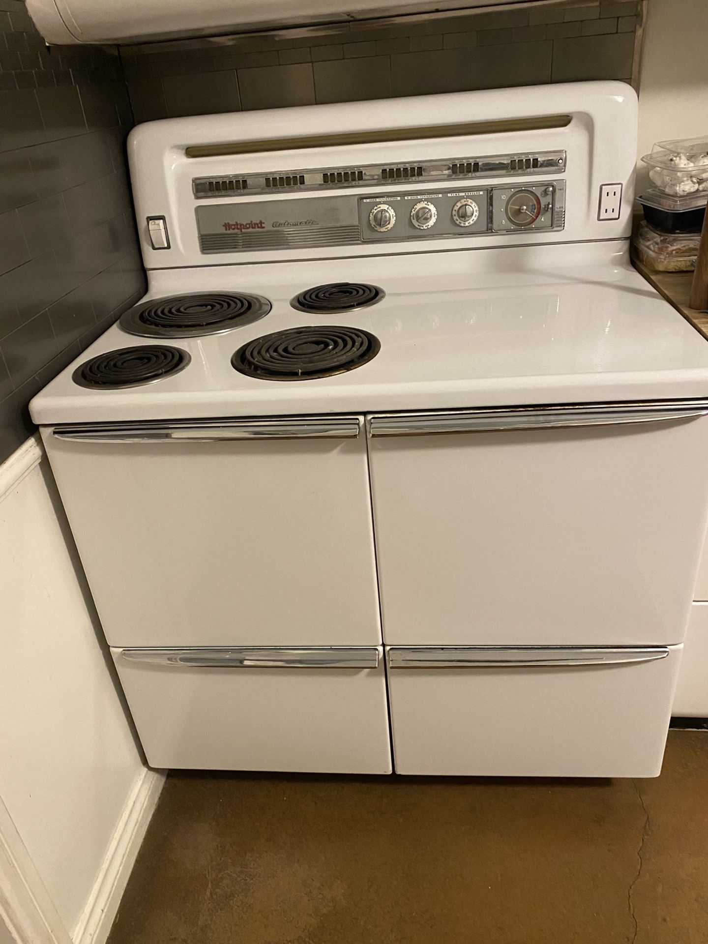 Retro Hotpoint Automatic Electric Stove