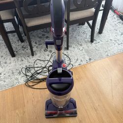 VACUUM CLEANER- HOOVER-12 AMP 