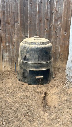 Free compost bin
