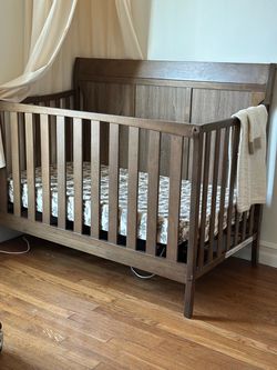 Wooden Crib (4-1)  mattress included