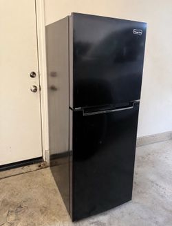 Vissani 10.1 Cu. Ft. Refrigerator – Black