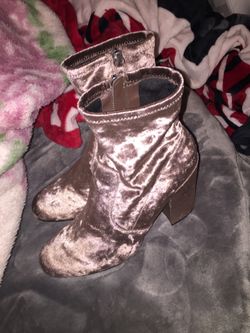 Woman’s heels , size 9