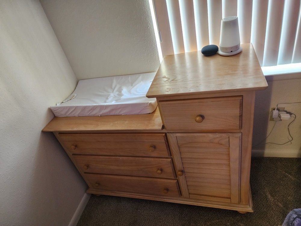 Dresser W/ Baby Changing Pad