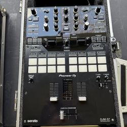 Pioneer DJM-S7 Mixer w/ Flight Case