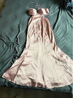 Vestido elegante largo color rosa de marca jarlo