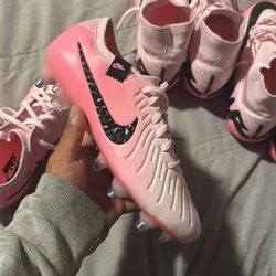 Nike legend 10 soft ground metal studs size 5.5