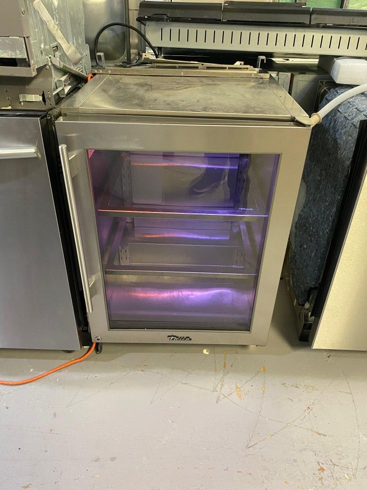 True Undercounter Refrigerator 24"inch Glass Door