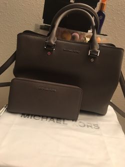 MICHEAL KORS MATCHING PURSE AND WALLET