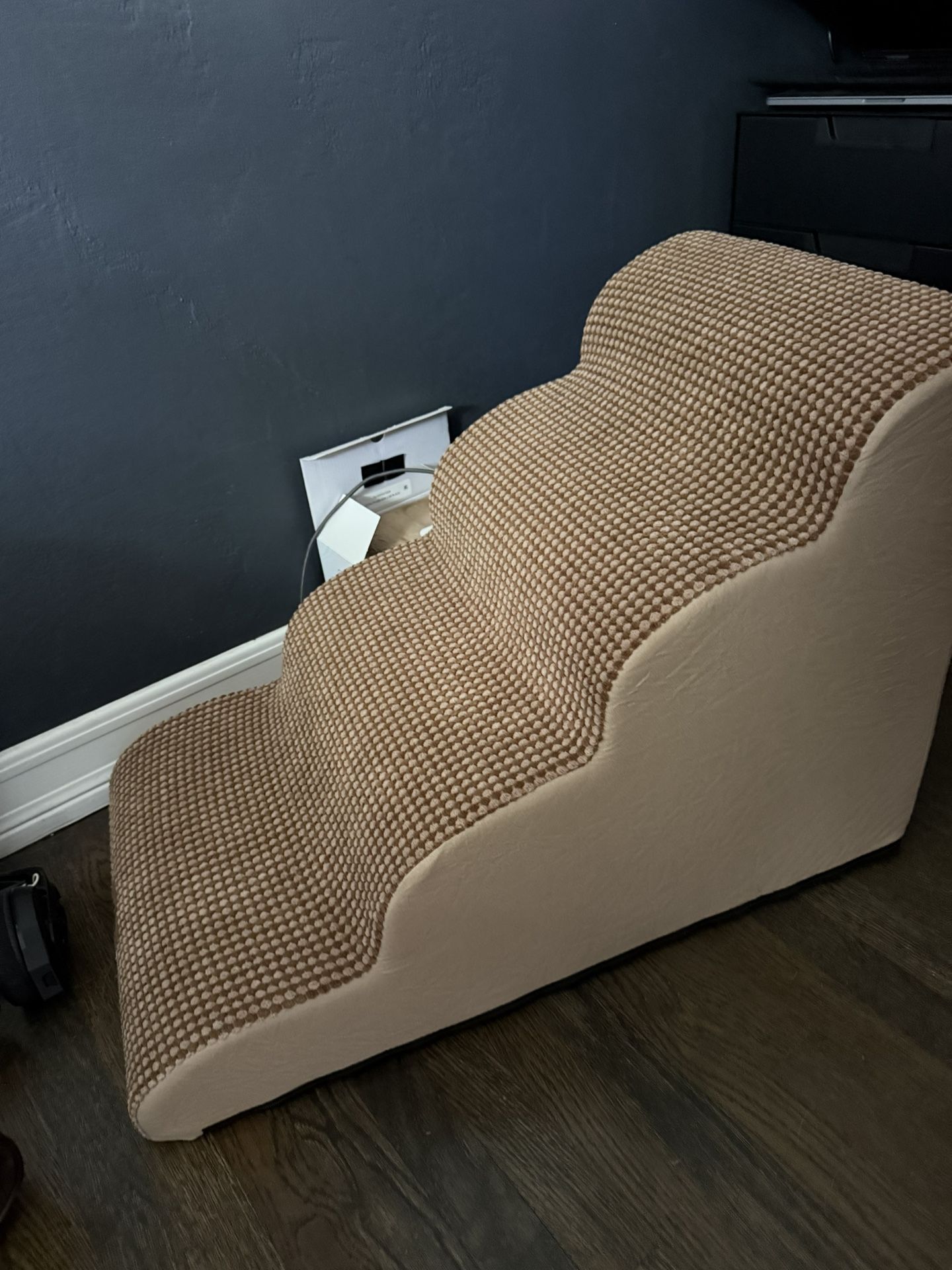 Pet stairs - Brand New! ~20’ High, Perfect For Beds & Couches