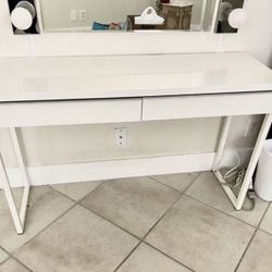 Whit Gloss Desk With Two Drawers 