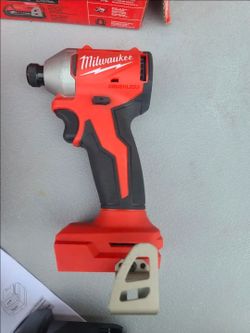 🔥$130 PRICE IS FIRM🔥 Milwaukee M18 18V Brushless Cordless 1/4 in. Impact Drill w/ Two 2.0 Ah Batteries, Charger and Carry Bag.