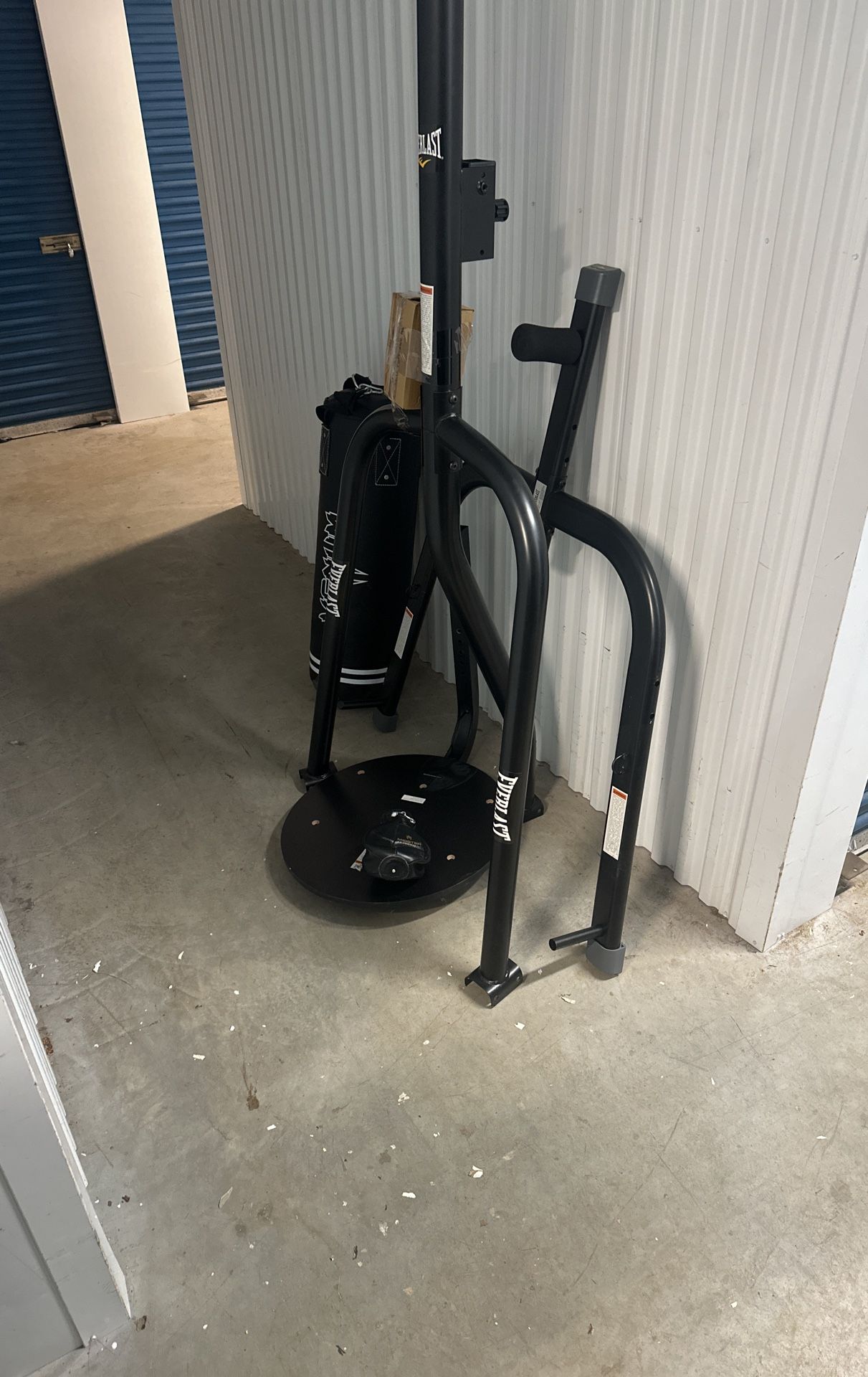 Everlast Heavy Bag With Stand And Speed Bag