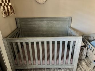 Kids bed and crib