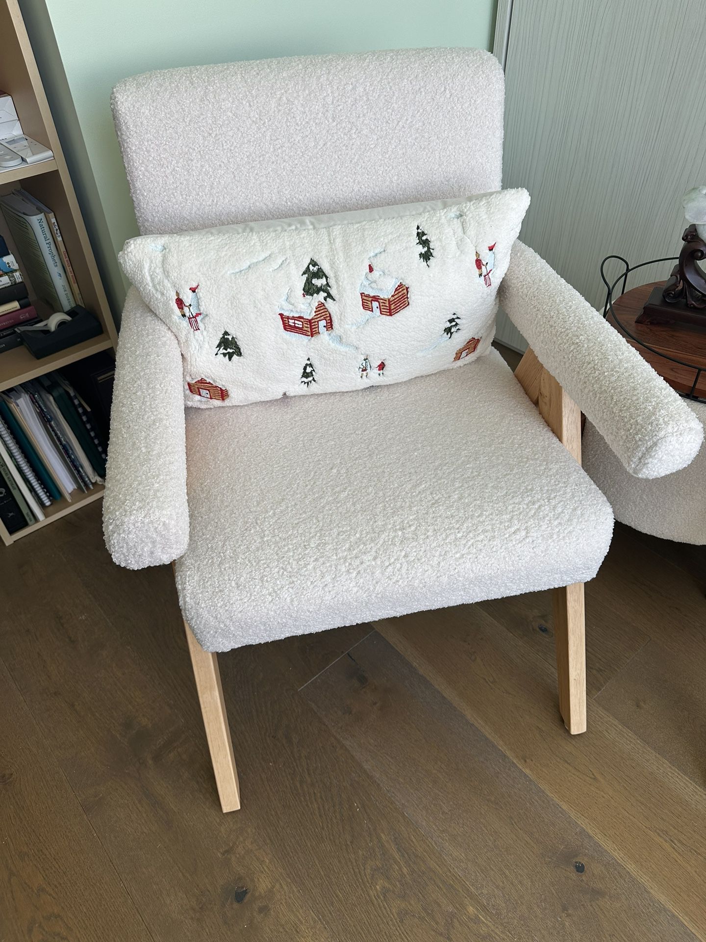 ModernLuxe Upholstered Armchair with Solid Wood Frame and Bouclé Fabric