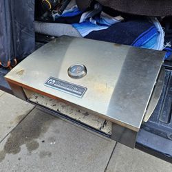 Bbq BakerStone Pizza Oven,works w/your bbq, only used a couple times, zipper broken on bag, has handles