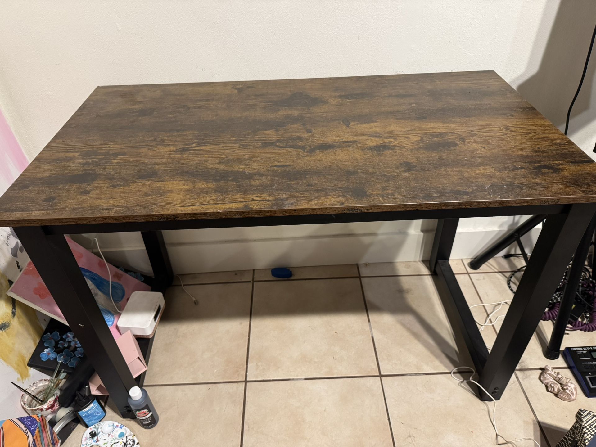 Modern Desk – Excellent Condition